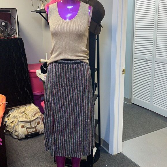 Topshop shimmery skirt  - Picture 3 of 11